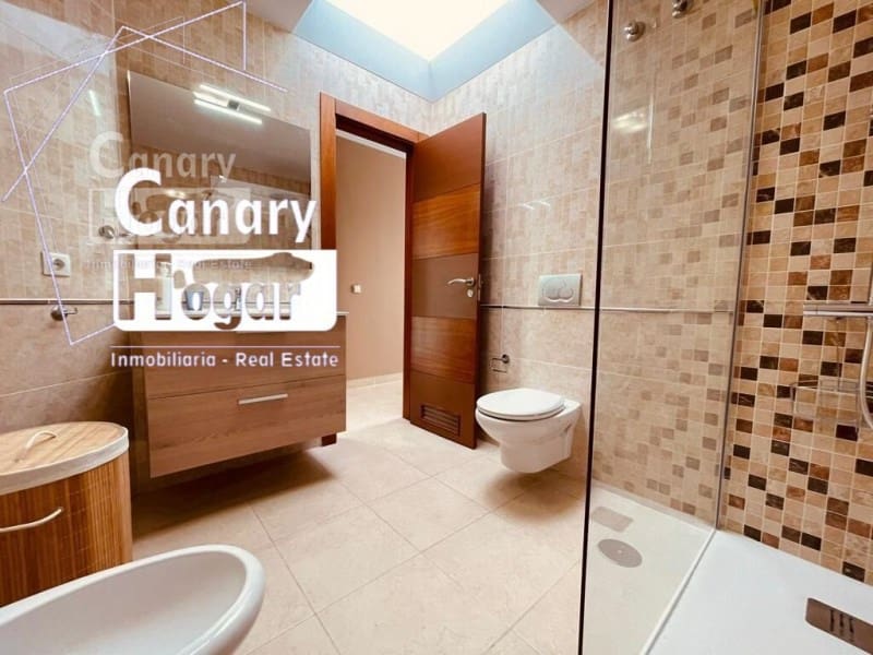 Chalet de 4 habitaciones en Los Cristianos en venta con piscina garaje - 775.000 € (Ref: 9840339)