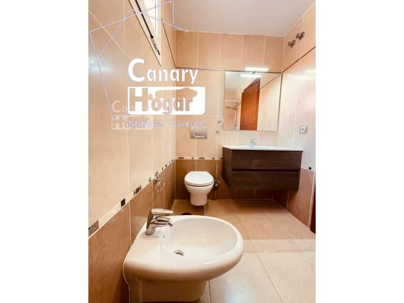 Chalet de 4 habitaciones en Los Cristianos en venta con piscina garaje - 775.000 € (Ref: 9840339)