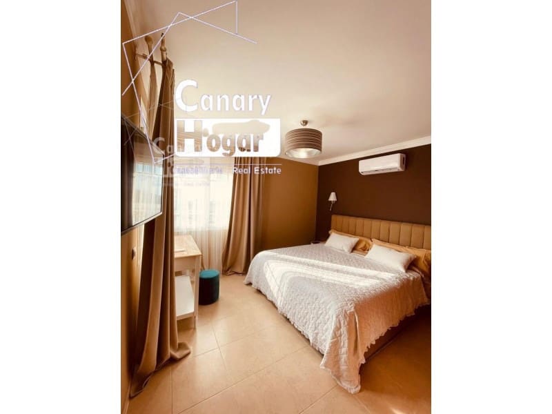 Chalet de 4 habitaciones en Los Cristianos en venta con piscina garaje - 775.000 € (Ref: 9840339)