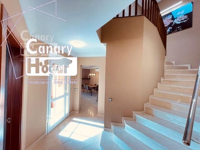 Chalet de 4 habitaciones en Los Cristianos, Arona en venta con piscina garaje - 775.000 € (Ref: 9840339)