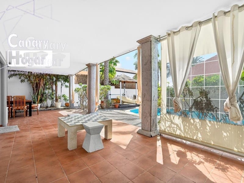 5 soverom Villa til salgs i Los Cristianos med svømmebasseng garasje - € 1 790 000 (Ref: 9840341)