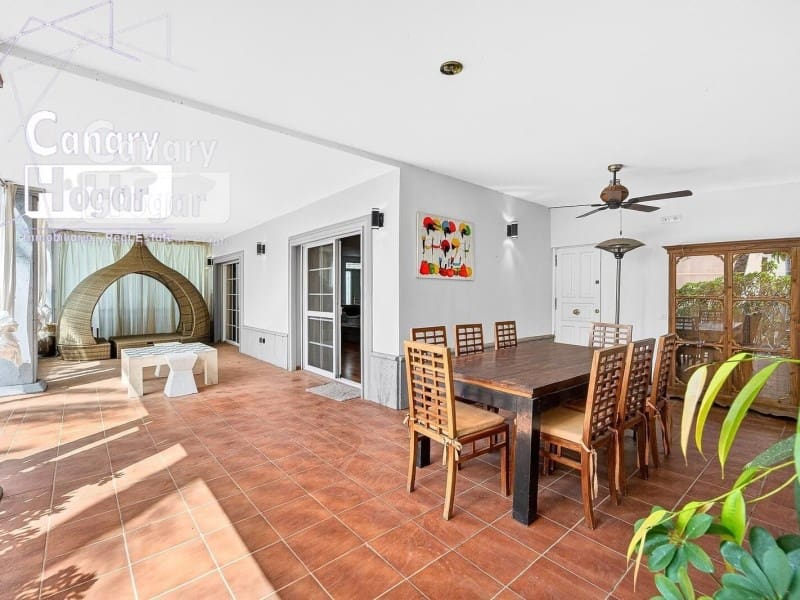 5 soverom Villa til salgs i Los Cristianos med svømmebasseng garasje - € 1 790 000 (Ref: 9840341)
