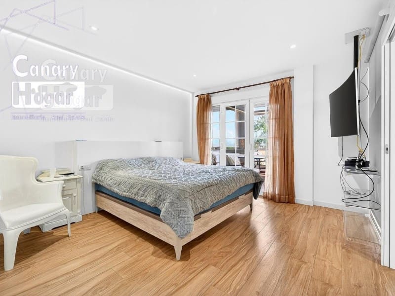 5 soverom Villa til salgs i Los Cristianos med svømmebasseng garasje - € 1 790 000 (Ref: 9840341)
