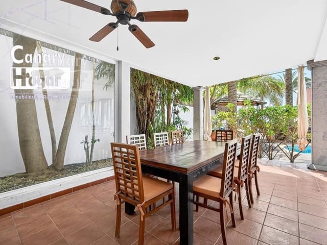5 soverom Villa til salgs i Los Cristianos, Arona med svømmebasseng garasje - € 1 790 000 (Ref: 9840341)