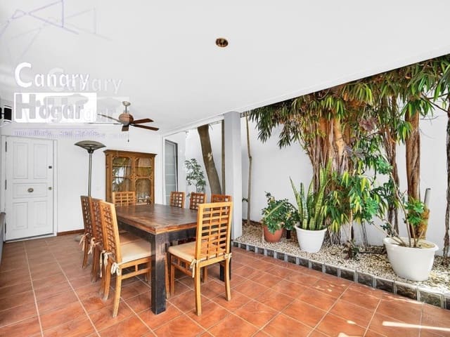 5 soverom Villa til salgs i Los Cristianos, Arona med svømmebasseng garasje - € 1 790 000 (Ref: 9840341)