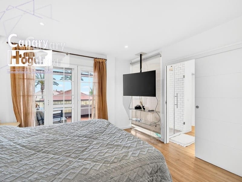 5 soverom Villa til salgs i Los Cristianos med svømmebasseng garasje - € 1 790 000 (Ref: 9840341)