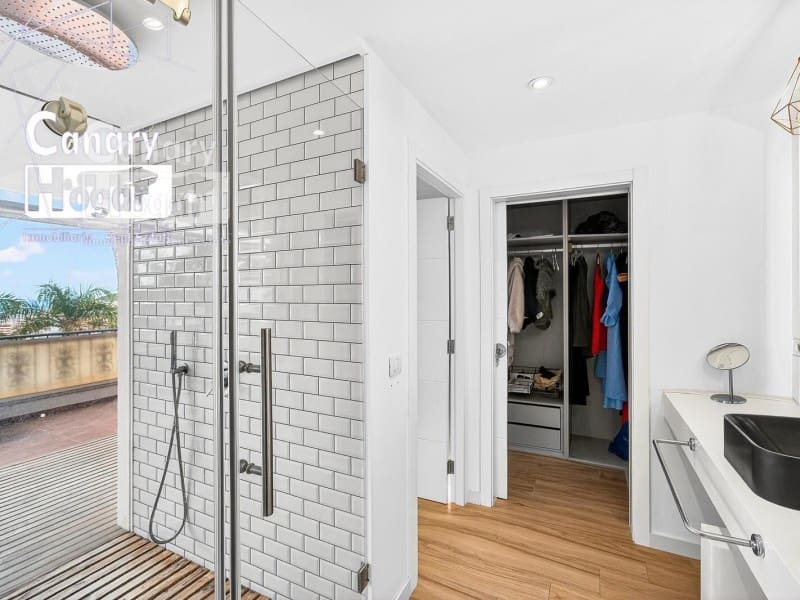 5 soverom Villa til salgs i Los Cristianos med svømmebasseng garasje - € 1 790 000 (Ref: 9840341)