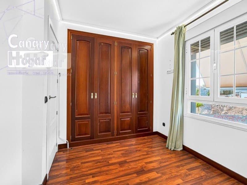 5 soverom Villa til salgs i Los Cristianos med svømmebasseng garasje - € 1 790 000 (Ref: 9840341)