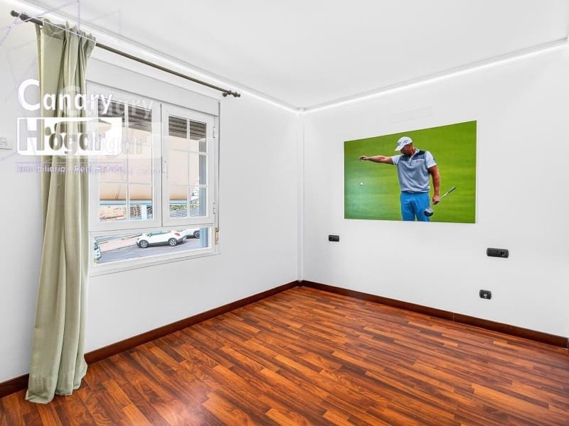 5 soverom Villa til salgs i Los Cristianos med svømmebasseng garasje - € 1 790 000 (Ref: 9840341)
