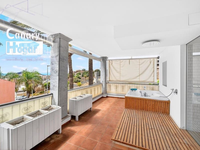 5 soverom Villa til salgs i Los Cristianos med svømmebasseng garasje - € 1 790 000 (Ref: 9840341)