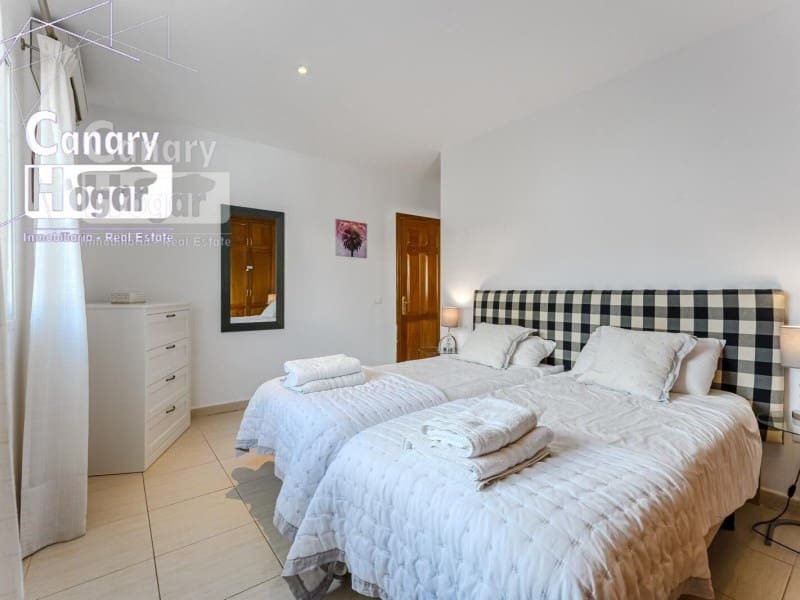 6 bedroom Villa for sale in Puerto Santiago with pool garage - € 1,195,000 (Ref: 9840349)