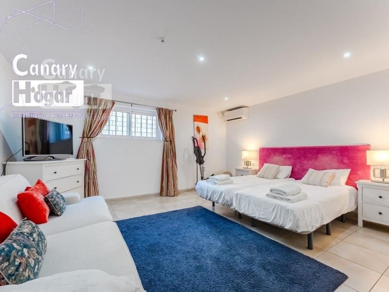 6 bedroom Villa for sale in Puerto Santiago with pool garage - € 1,195,000 (Ref: 9840349)