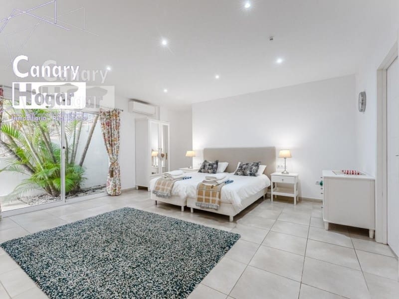 6 bedroom Villa for sale in Puerto Santiago with pool garage - € 1,195,000 (Ref: 9840349)