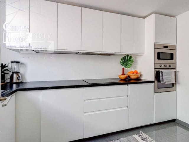 2 soverom Villa til salgs i Puerto Santiago, Santiago del Teide med garasje - € 530 000 (Ref: 9840350)