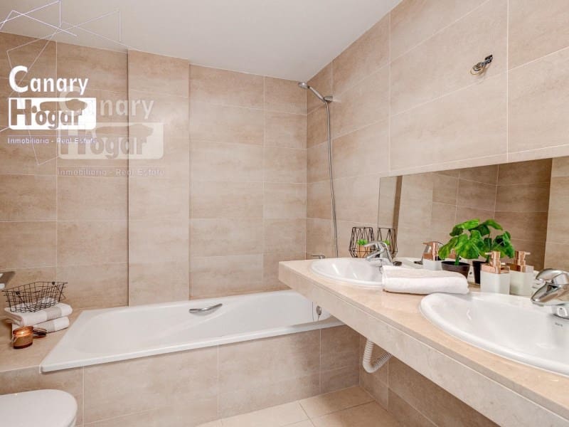 2 soverom Villa til salgs i Puerto Santiago med garasje - € 530 000 (Ref: 9840350)