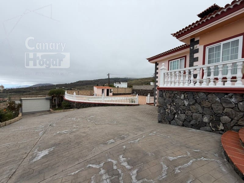 3 soveværelse Villa til salg i Adeje med swimmingpool garage - € 750.000 (Ref: 9846146)