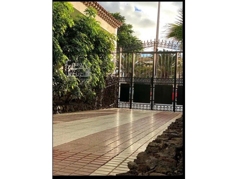 2 slaapkamer Appartement te koop in Los Cristianos - € 490.000 (Ref: 9896609)