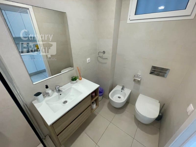 Estúdio para venda em Playa de las Americas - 275 000 € (Ref: 9936096)