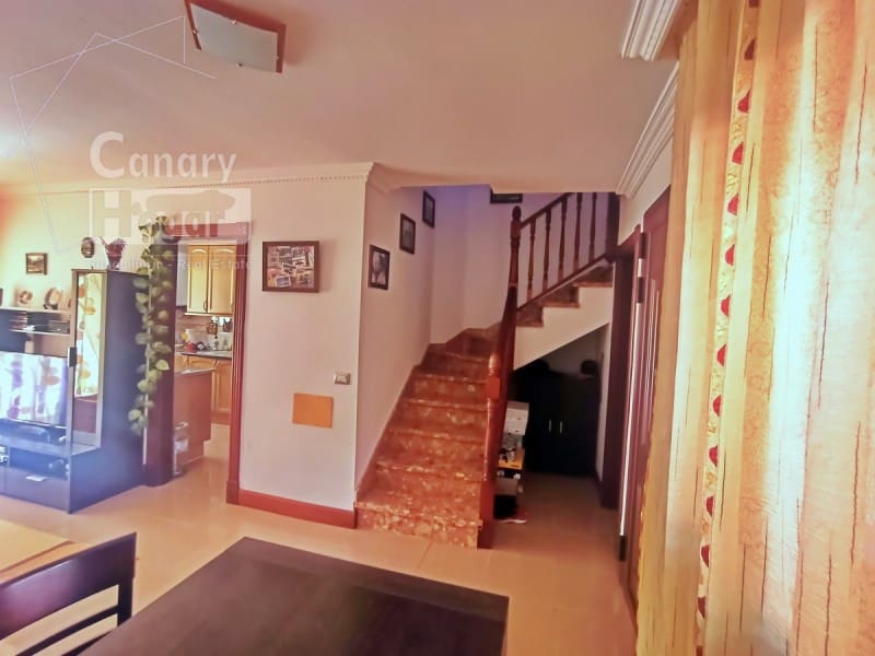 3 bedroom Townhouse for sale in Costa Adeje with garage - € 480,000 (Ref: 9937879)