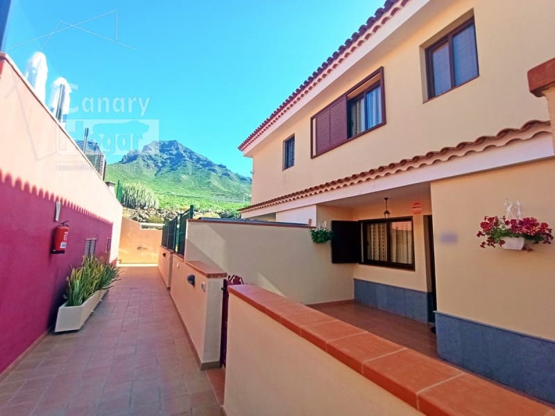 3 bedroom Townhouse for sale in Costa Adeje with garage - € 480,000 (Ref: 9937879)