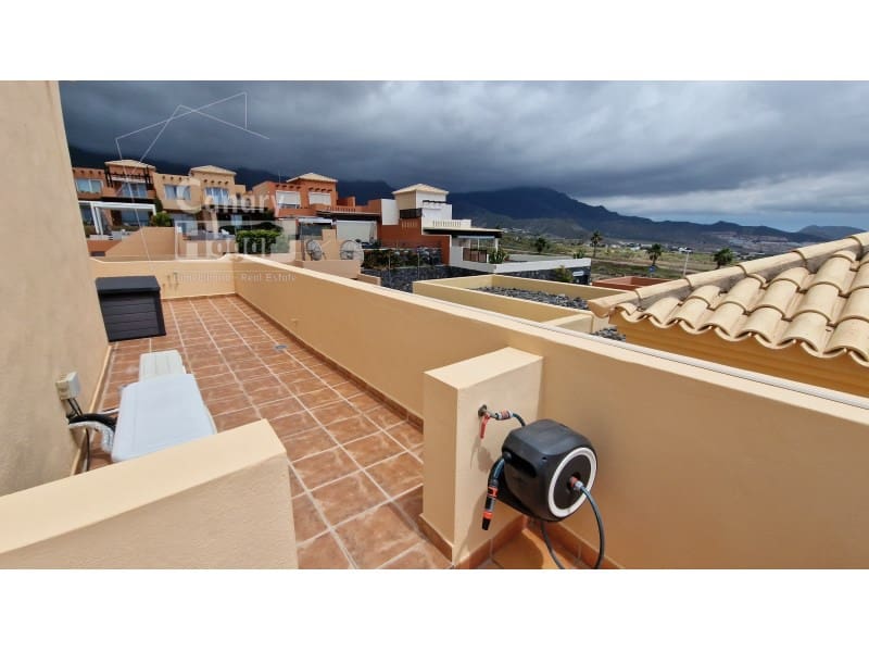 2 soverom Villa til salgs i La Caleta Adeje med svømmebasseng garasje - € 1 280 000 (Ref: 9962381)