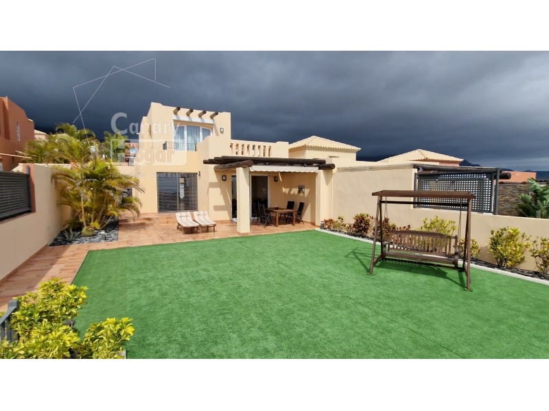 2 soverom Villa til salgs i La Caleta Adeje med svømmebasseng garasje - € 1 280 000 (Ref: 9962381)