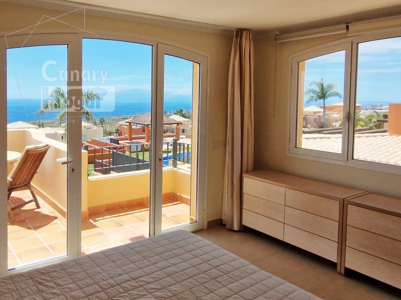 2 soverom Villa til salgs i La Caleta Adeje med svømmebasseng garasje - € 1 280 000 (Ref: 9962381)