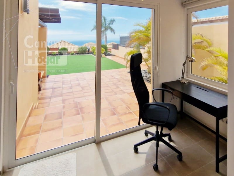 2 soverom Villa til salgs i La Caleta Adeje med svømmebasseng garasje - € 1 280 000 (Ref: 9962381)