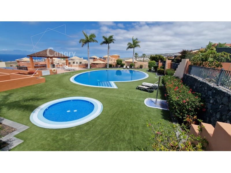 2 soverom Villa til salgs i La Caleta Adeje med svømmebasseng garasje - € 1 280 000 (Ref: 9962381)