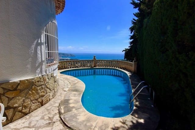 Chalet de 4 habitaciones en Pinar del Advocat - Cometa, Teulada-Moraira en alquiler con piscina garaje - 2.900 € (Ref: 10008287)