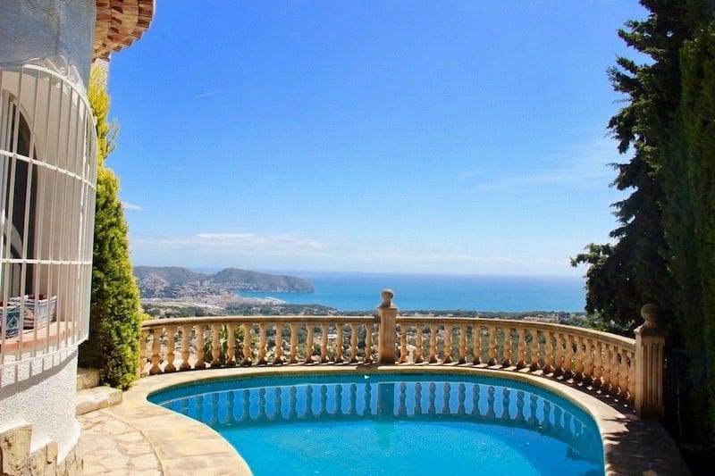 Chalet de 4 habitaciones en Moraira en alquiler con piscina garaje - 2.900 € (Ref: 10008287)