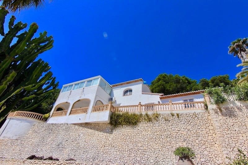 Chalet de 4 habitaciones en Moraira en alquiler con piscina garaje - 2.900 € (Ref: 10008287)