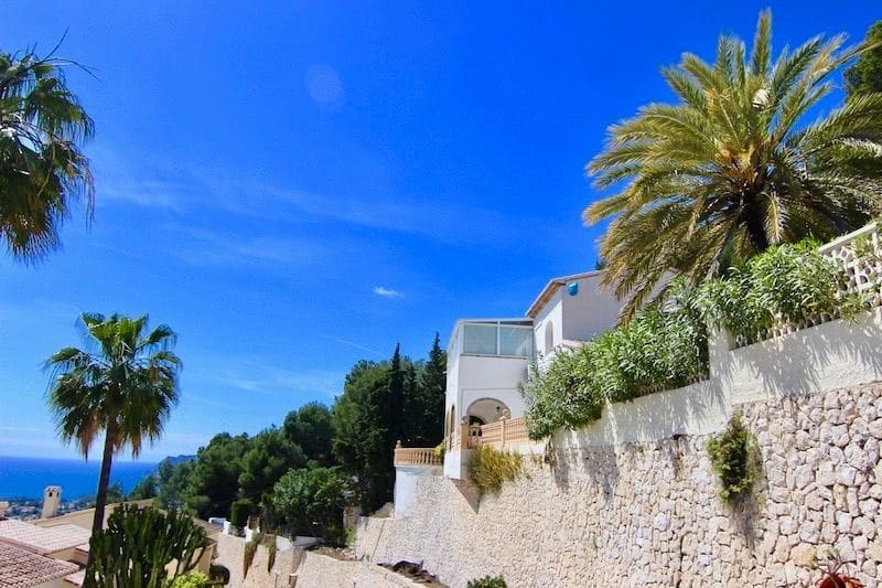 Chalet de 4 habitaciones en Moraira en alquiler con piscina garaje - 2.900 € (Ref: 10008287)