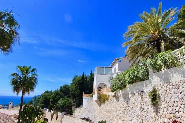 Chalet de 4 habitaciones en Pinar del Advocat - Cometa, Teulada-Moraira en alquiler con piscina garaje - 2.900 € (Ref: 10008287)
