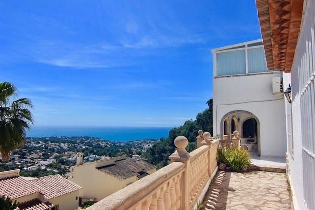 Chalet de 4 habitaciones en Pinar del Advocat - Cometa, Teulada-Moraira en alquiler con piscina garaje - 2.900 € (Ref: 10008287)