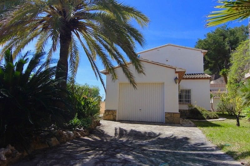 Chalet de 4 habitaciones en Moraira en alquiler con piscina garaje - 2.900 € (Ref: 10008287)