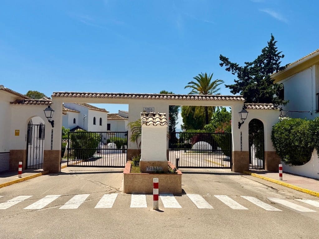 3 soveværelse Semi-Rækkehus til leje i Denia med swimmingpool garage - € 1.600 (Ref: 10048690)