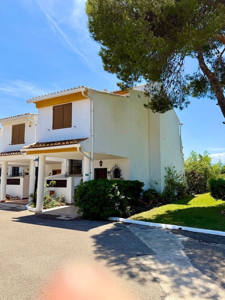 3 soveværelse Semi-Rækkehus til leje i Denia med swimmingpool garage - € 1.600 (Ref: 10048690)