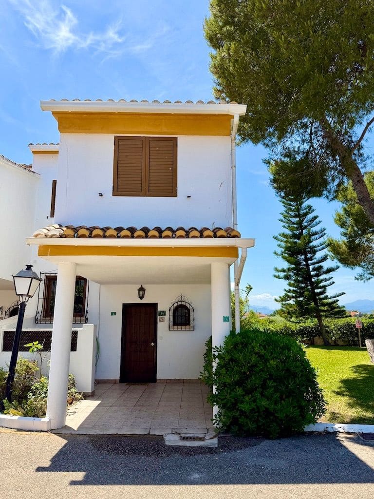 3 soveværelse Semi-Rækkehus til leje i Denia med swimmingpool garage - € 1.600 (Ref: 10048690)