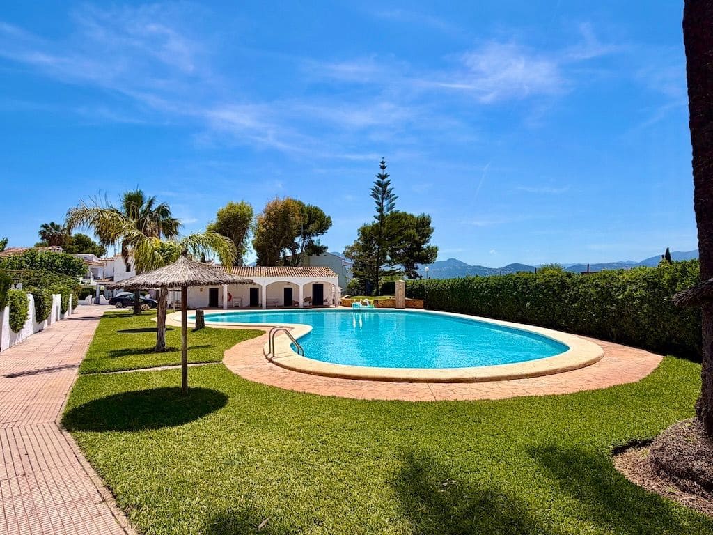 3 soveværelse Semi-Rækkehus til leje i Denia med swimmingpool garage - € 1.600 (Ref: 10048690)