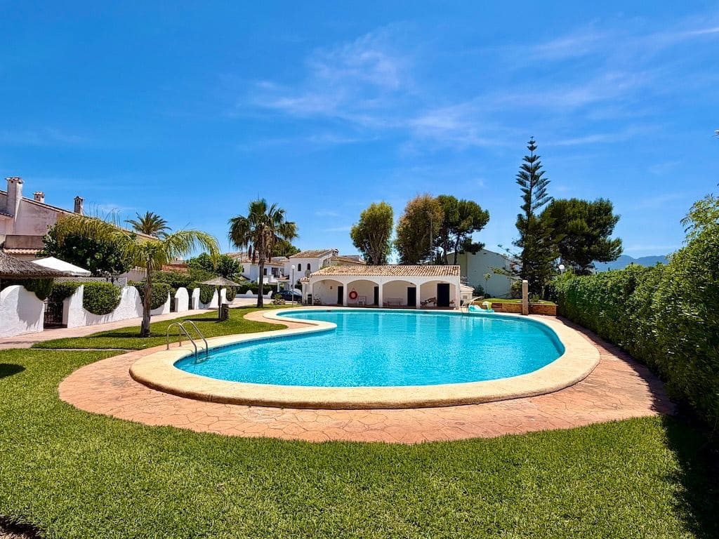 3 soveværelse Semi-Rækkehus til leje i Denia med swimmingpool garage - € 1.600 (Ref: 10048690)
