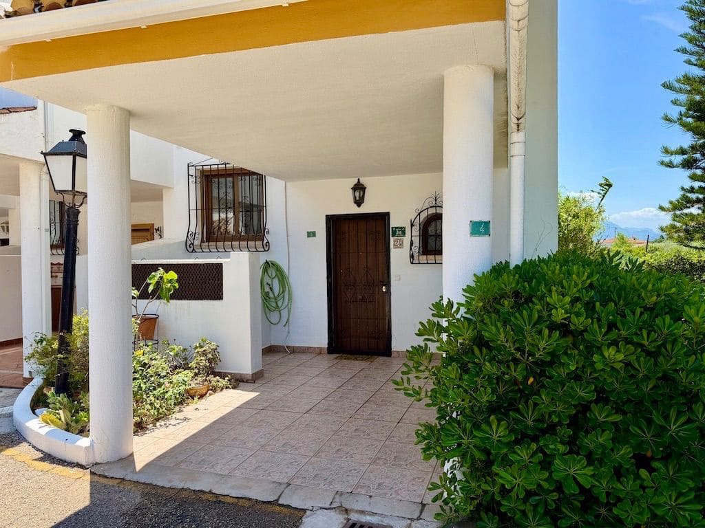 3 soveværelse Semi-Rækkehus til leje i Denia med swimmingpool garage - € 1.600 (Ref: 10048690)
