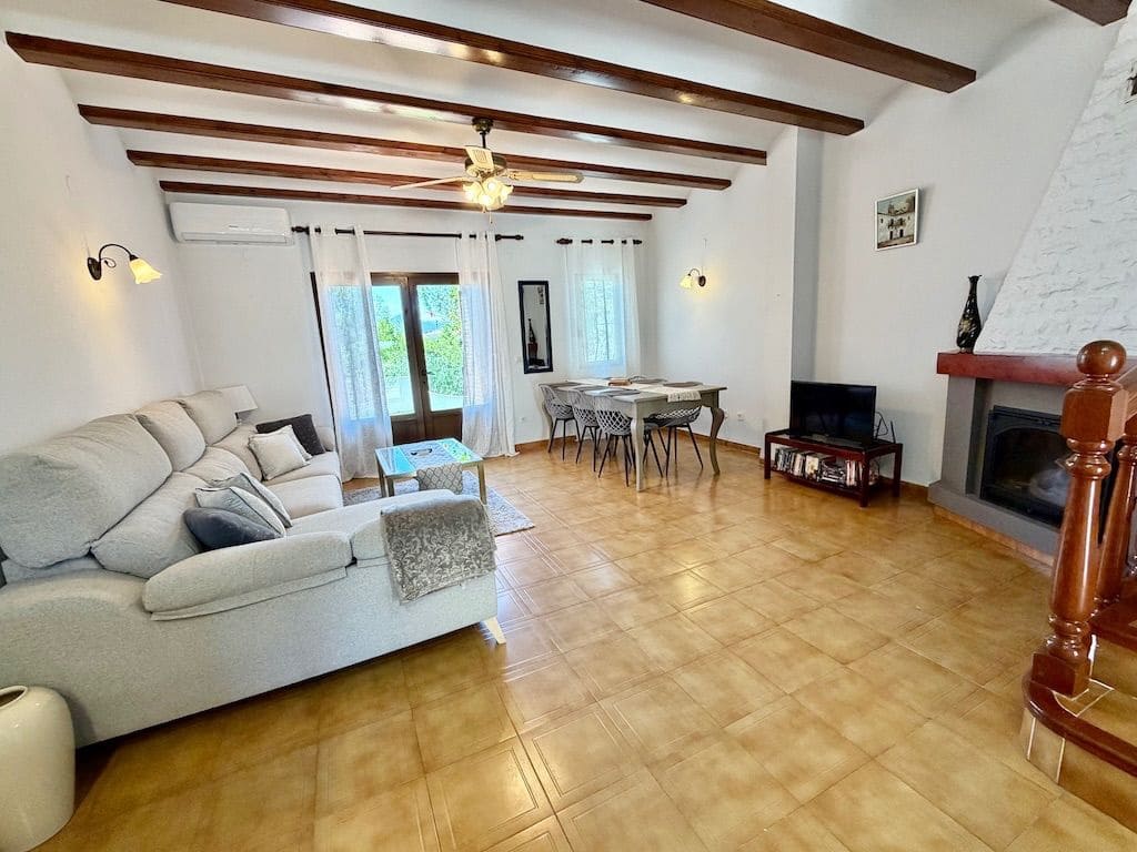 3 soveværelse Semi-Rækkehus til leje i Denia med swimmingpool garage - € 1.600 (Ref: 10048690)