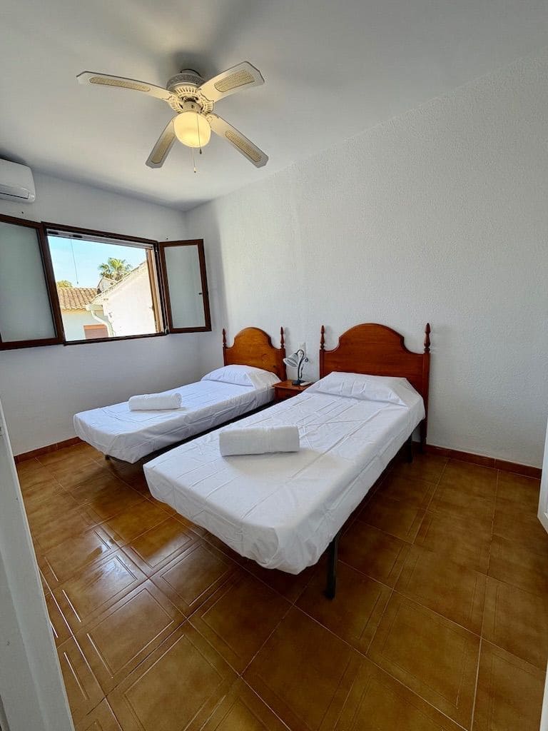 3 soveværelse Semi-Rækkehus til leje i Denia med swimmingpool garage - € 1.600 (Ref: 10048690)