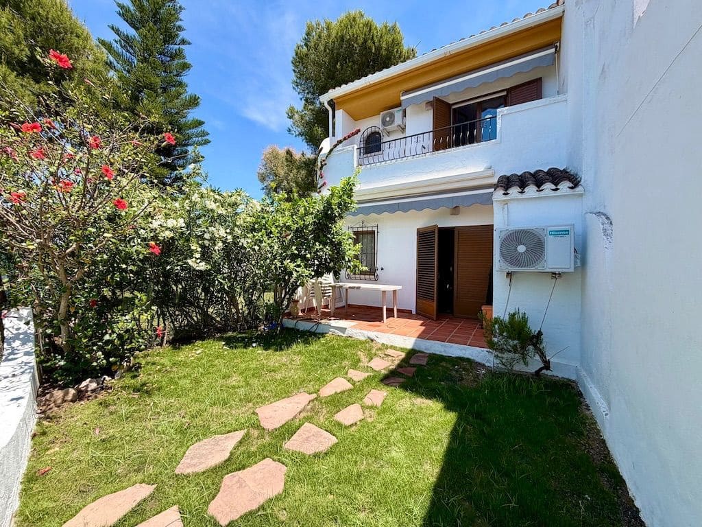 3 soveværelse Semi-Rækkehus til leje i Denia med swimmingpool garage - € 1.600 (Ref: 10048690)