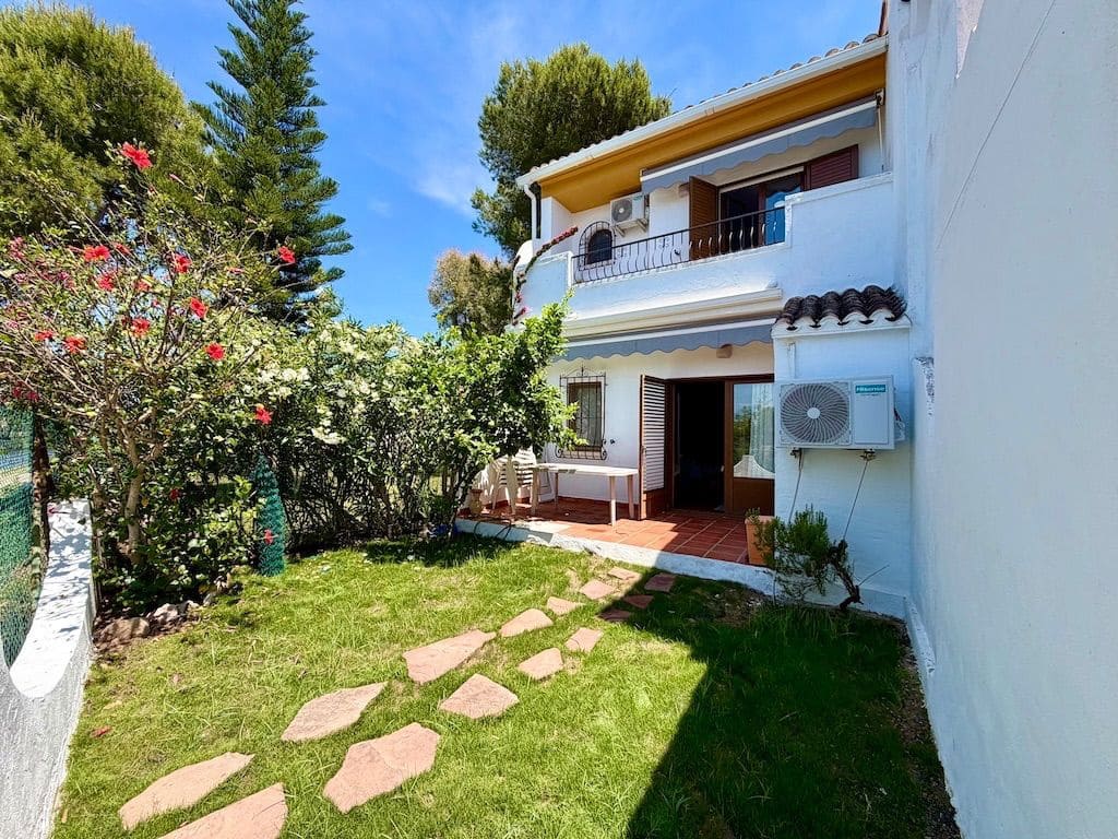 3 soveværelse Semi-Rækkehus til leje i Denia med swimmingpool garage - € 1.600 (Ref: 10048690)