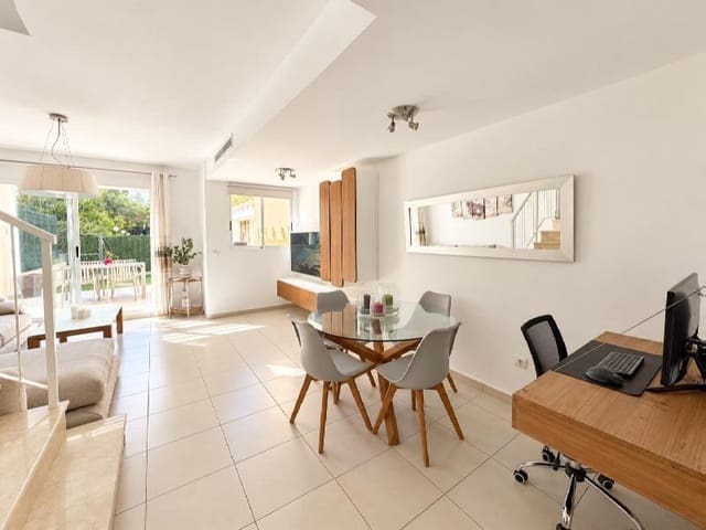 3 soverom Kjedet enebolig til salgs i Calpe / Calp med svømmebasseng garasje - € 320 000 (Ref: 10184146)
