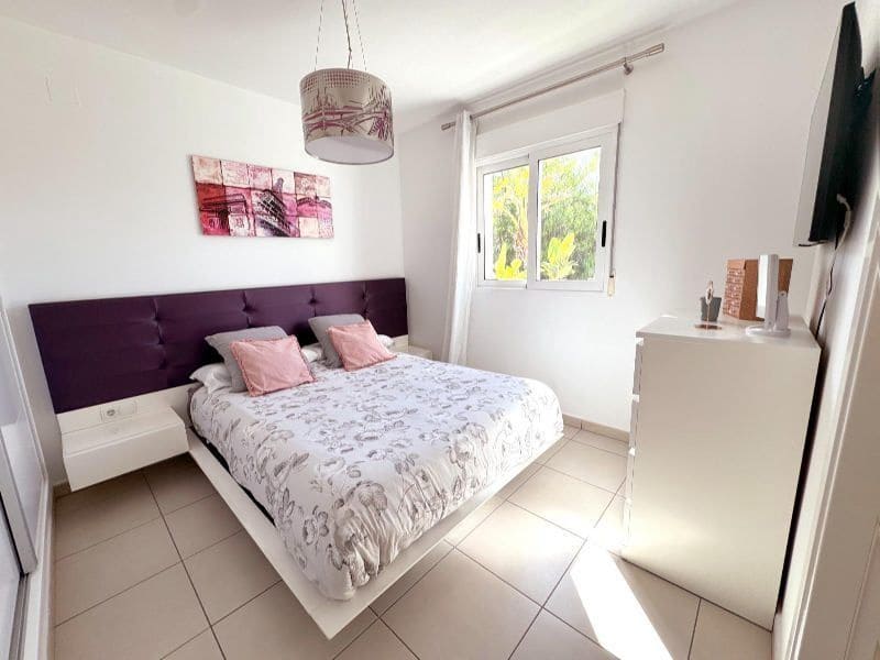 3 soverom Kjedet enebolig til salgs i Calpe / Calp med svømmebasseng garasje - € 320 000 (Ref: 10184146)