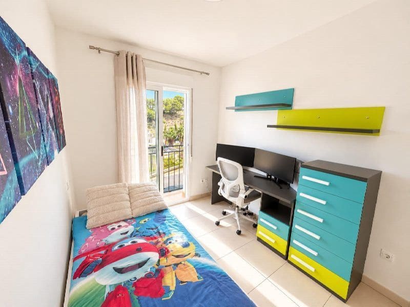 3 soverom Kjedet enebolig til salgs i Calpe / Calp med svømmebasseng garasje - € 320 000 (Ref: 10184146)