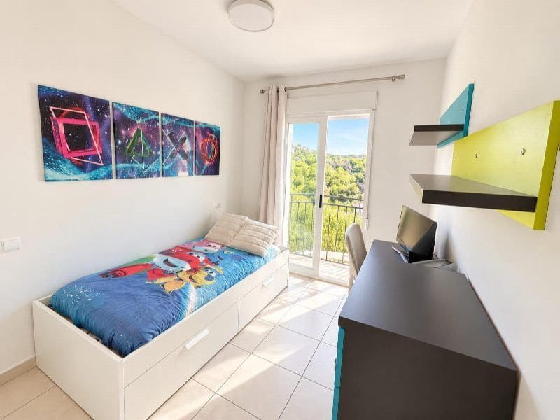 3 soverom Kjedet enebolig til salgs i Calpe / Calp med svømmebasseng garasje - € 320 000 (Ref: 10184146)